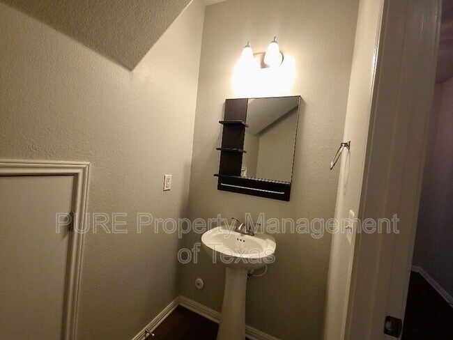 1608 Catalan Rd Austin, TX 78748 photo 3