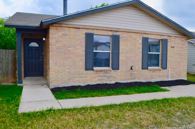 10130 Fourwind Pass San Antonio, TX 78245 photo 2