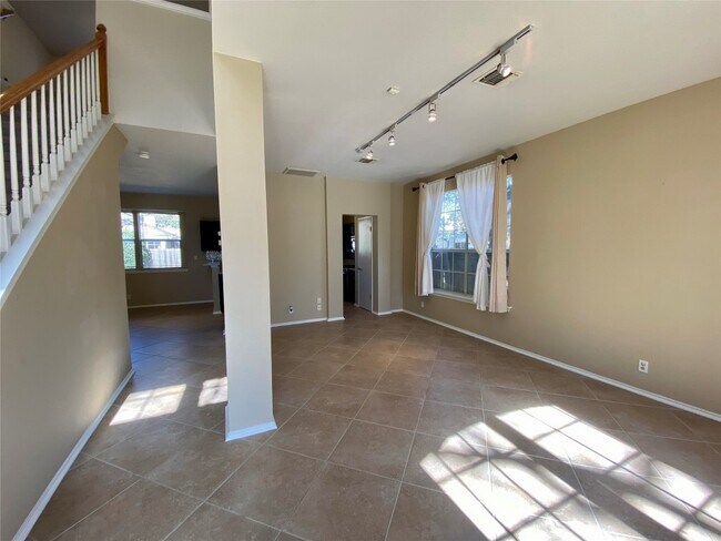 4402 Everest Ln Austin, TX 78727 photo 4