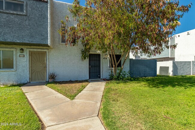 4718 W Orangewood Ave Glendale, AZ 85301 photo 4