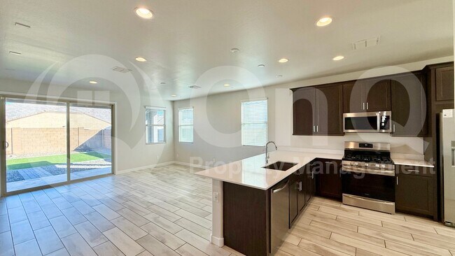 2548 West Hidalgo Avenue, Phoenix, AZ 85041 photo 3