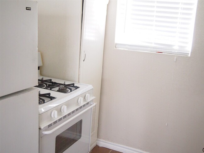 2408 Southmore Blvd Houston, TX 77004 photo 5