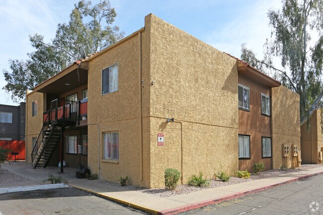 Los Jardines Apartments photo 3