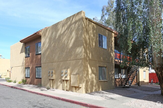 Los Jardines Apartments photo 4