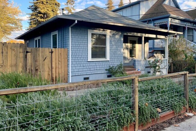 136 Orange St Santa Rosa, CA 95401 photo 3