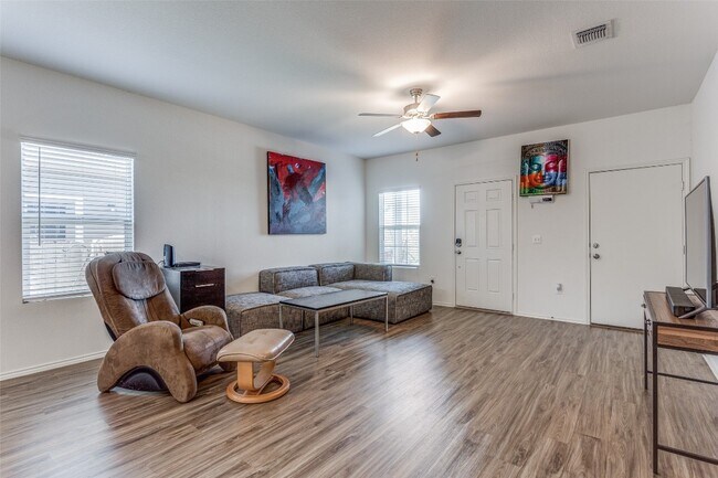 7009 Tonka Ln Austin, TX 78744 photo 5