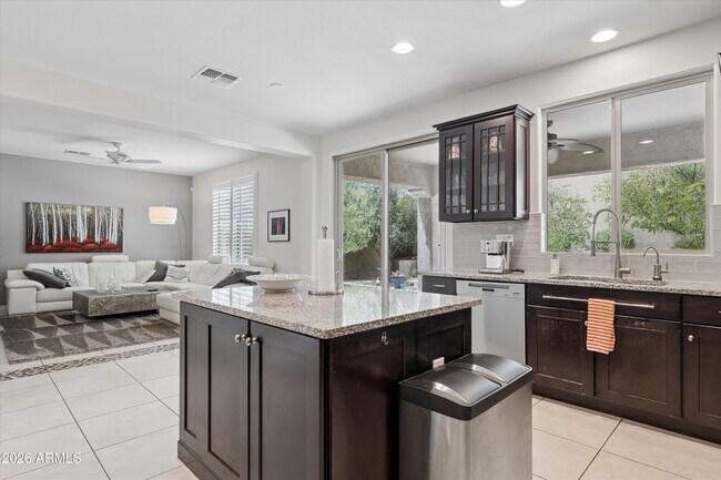 3826 E Cat Balue Dr Phoenix, AZ 85050 photo 2