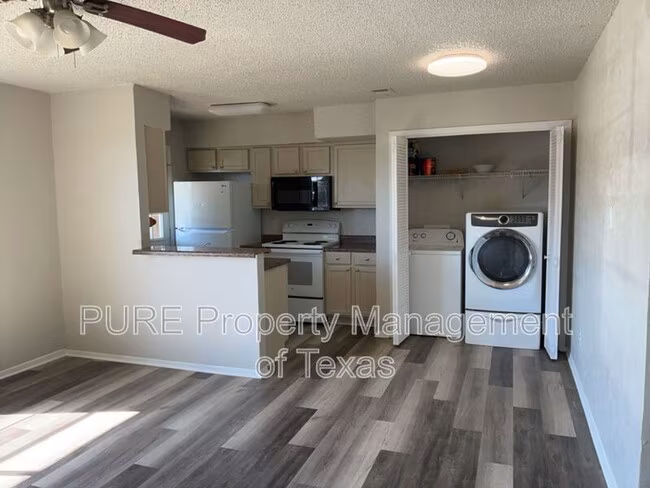 512 Lenora Dr Taylor, TX 76574 photo 4