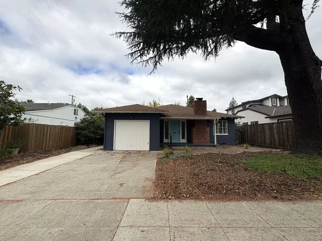 Charming 3-Bedroom Home on Embarcadero Road – Short Term Lease photo 2