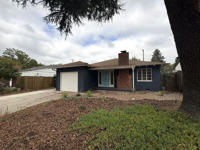 Charming 3-Bedroom Home on Embarcadero Road – Short Term Lease photo 4