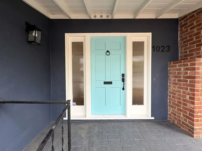 Charming 3-Bedroom Home on Embarcadero Road – Short Term Lease photo 5