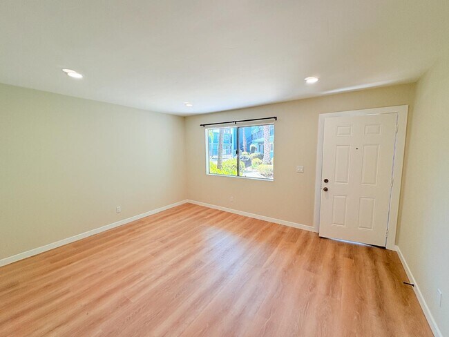 328 S Weitzel St Oceanside, CA 92054 photo 3