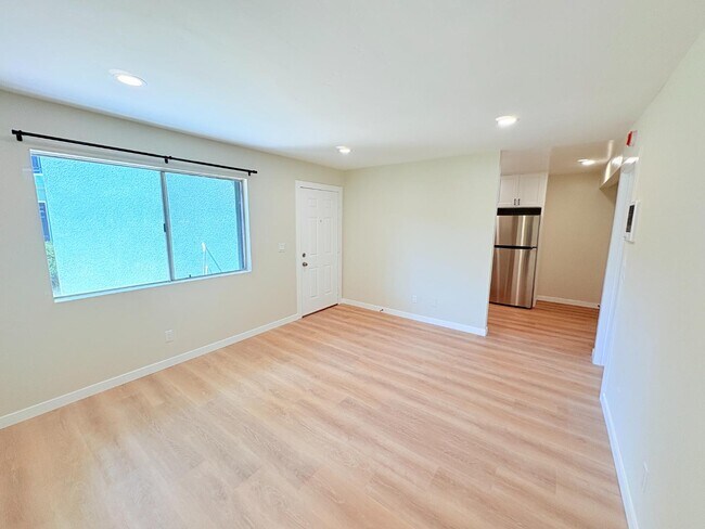 328 S Weitzel St Oceanside, CA 92054 photo 5