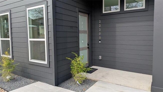 2220 Yellow Jacket Ln Austin, TX 78741 photo 4