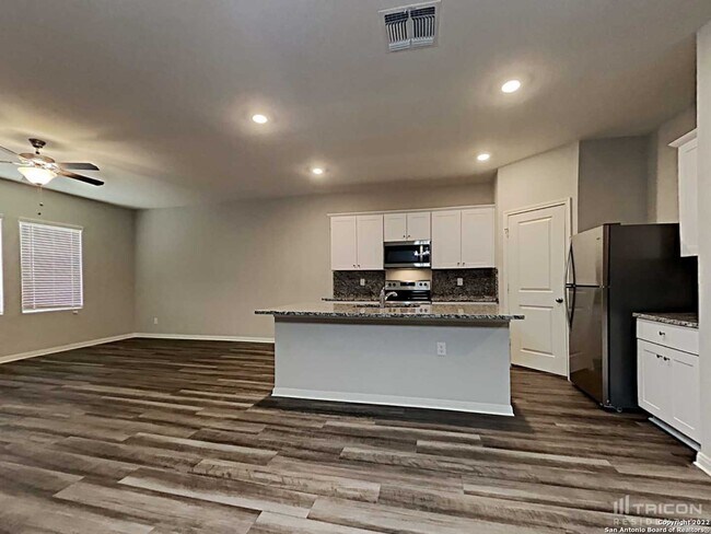 14352 Gunsight Pass San Antonio, TX 78253 photo 4