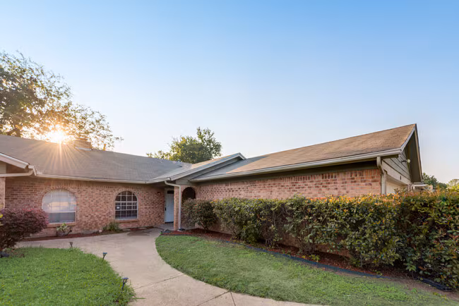 532 Billie Ruth Lane, Hurst, TX 76053 photo 2
