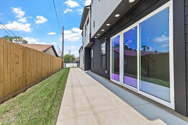 5110 Longmeadow Street, Houston, TX 77033 photo 4
