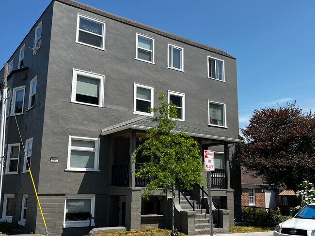 Adams Apartments photo 2