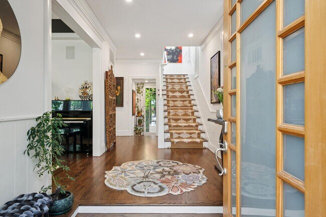 Beautifully Appointed 7-bedroom Home With Lush Garden Setting In Palo Alto photo 5