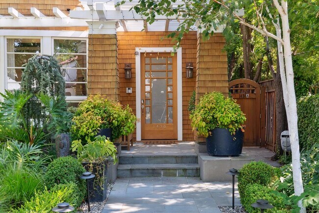 Beautifully Appointed 7-bedroom Home With Lush Garden Setting In Palo Alto photo 4