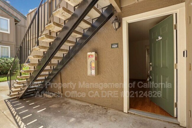 1127 Lakeview Cir photo 4
