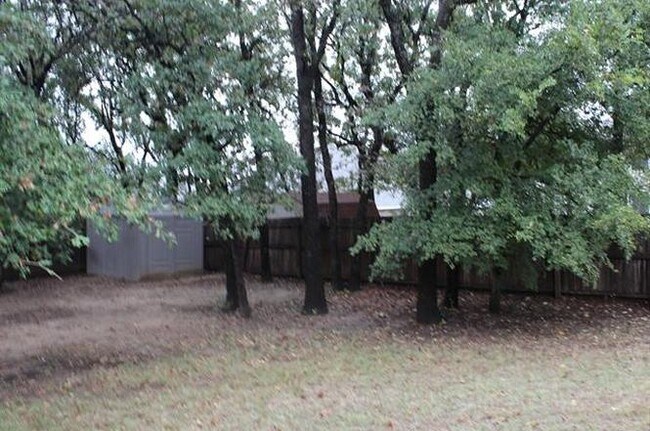 8005 Montecito Dr Denton, TX 76210 photo 2