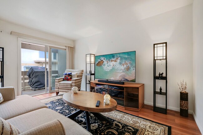 2690 Worden St San Diego, CA 92110 photo 2