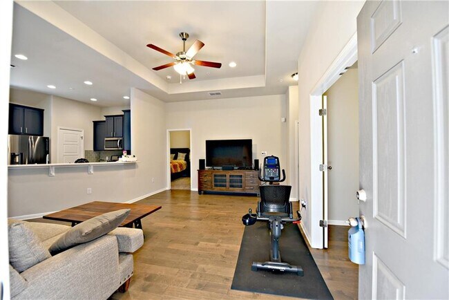 7304 Plant St Austin, TX 78745 photo 2