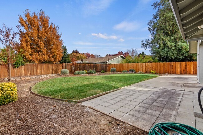 Charming Single Story 3 Bed, 2 Bath in Brentwood photo 3