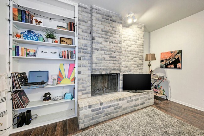 3102 Cedar St Austin, TX 78705 photo 4