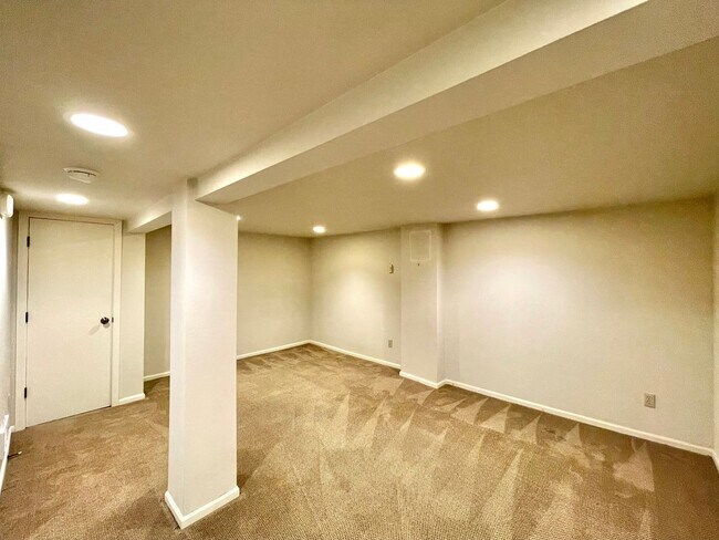 1921 Franklin Pl E Seattle, WA 98102 photo 3
