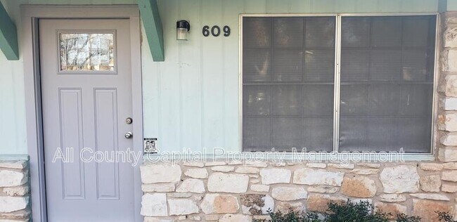 609 Bissonet Ln Austin, TX 78752 photo 2