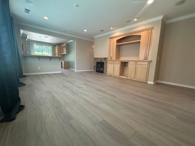 Beautiful 3 Bed, 2 Bath in Brentwood photo 3