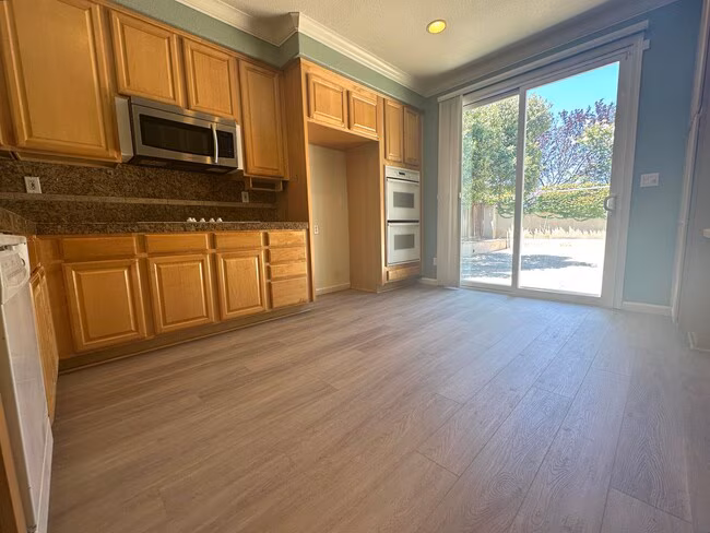 Beautiful 3 Bed, 2 Bath in Brentwood photo 5