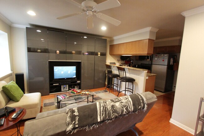 1500 E Side Dr Austin, TX 78704 photo 2