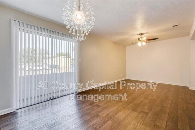 300 Carmen Ct Austin, TX 78752 photo 3