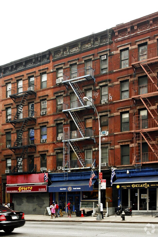 747 Ninth Ave New York, NY 10019 photo 4