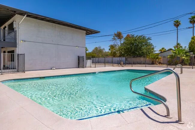 4525 N 74th St Scottsdale, AZ 85251 photo 2