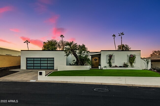 9056 N Arroya Vista Dr Phoenix, AZ 85028 photo 2