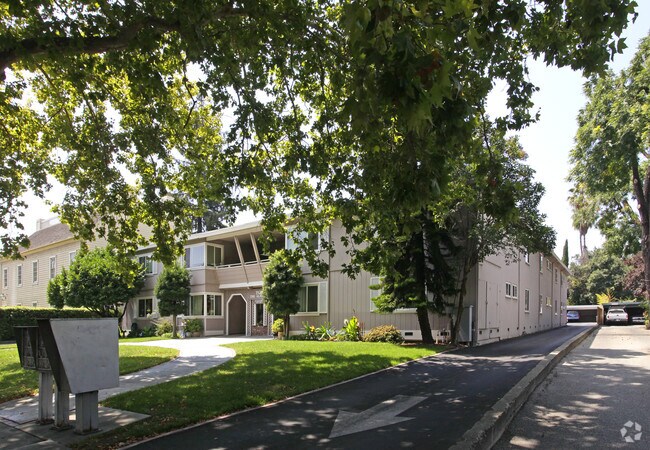 Capri Apartments photo 2