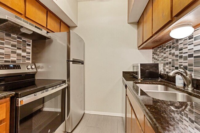 3316 Guadalupe St Austin, TX 78705 photo 2