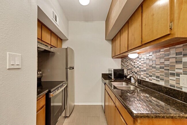 3316 Guadalupe St Austin, TX 78705 photo 3