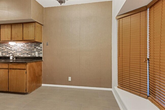 3316 Guadalupe St Austin, TX 78705 photo 5