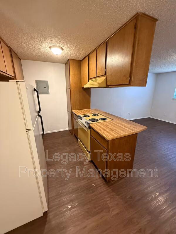 1708 Short St Cleburne, TX 76033 photo 4