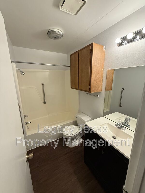1708 Short St Cleburne, TX 76033 photo 5