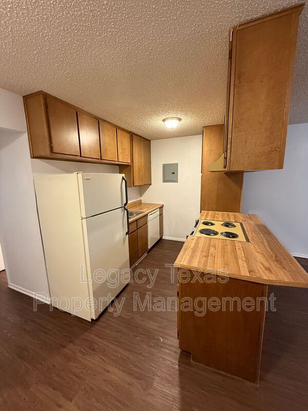1708 Short St Cleburne, TX 76033 photo 3