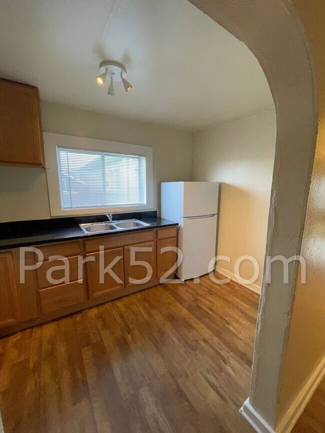 2 Bedroom Tacoma Duplex photo 5
