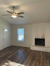 8801 Pineridge Dr Austin, TX 78729 photo 4