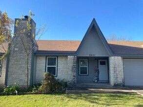 8801 Pineridge Dr Austin, TX 78729 photo 2