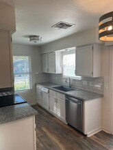 8801 Pineridge Dr Austin, TX 78729 photo 5
